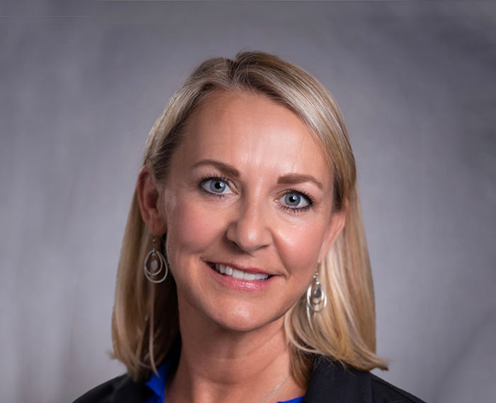 Laura Anderson Headshot